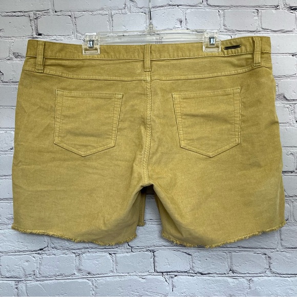 Carve Designs 'Oahu' High Rise 6” Raw Hem Corduroy Shorts Cumin Sz 16 - Picture 8 of 13